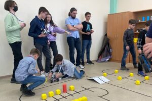 Read more about the article Городские соревнования по робототехнике «Битва роботов»