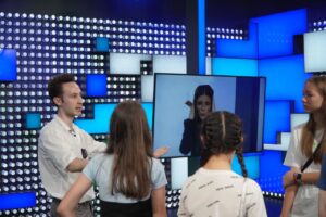 Read more about the article Участники медиалагеря посетили закулисье телеканала «Краснодар»