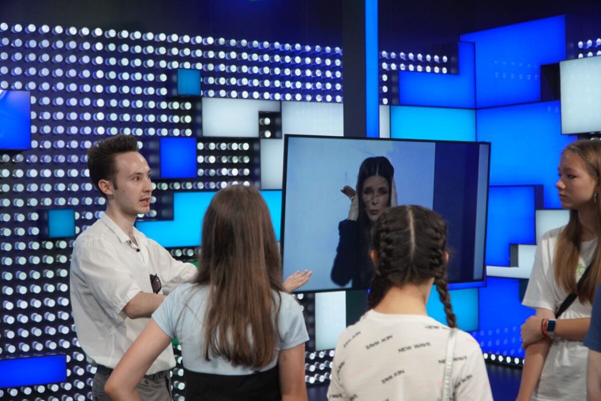 You are currently viewing Участники медиалагеря посетили закулисье телеканала «Краснодар»